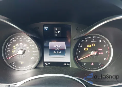 2018 Mercedes-Benz C 300 4Matic z USA, uszkodzony, nr VIN 55SWF4KB6JU260421